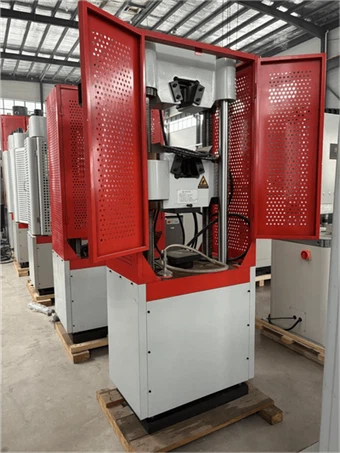 Počítačom riadené elektro - hydraulický servo univerzálny testovací stroj